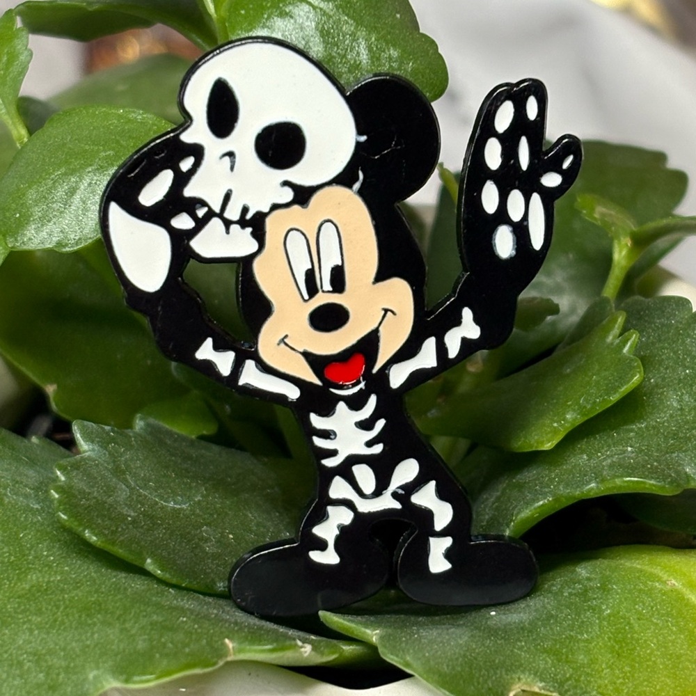 ☠️Mickey Mouse Pumpkin Halloween Costume Pin
